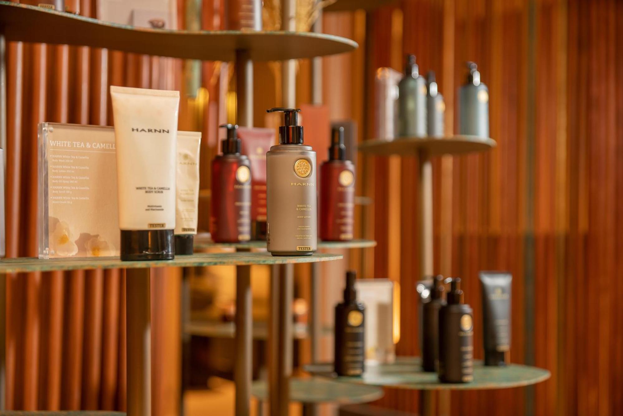 The Salil Hotel Riverside Bangkok Exteriér fotografie Products at the spa