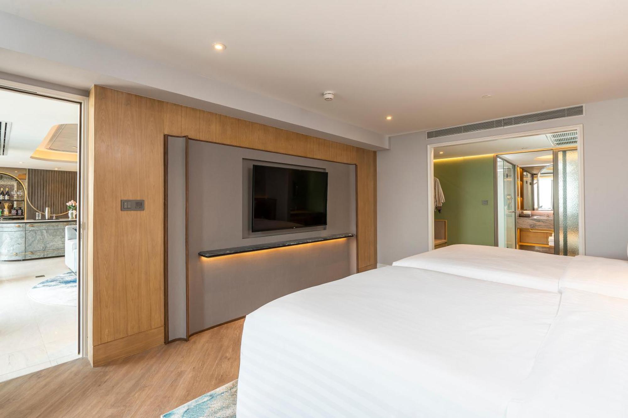 The Salil Hotel Riverside Bangkok Exteriér fotografie A bedroom at the hotel