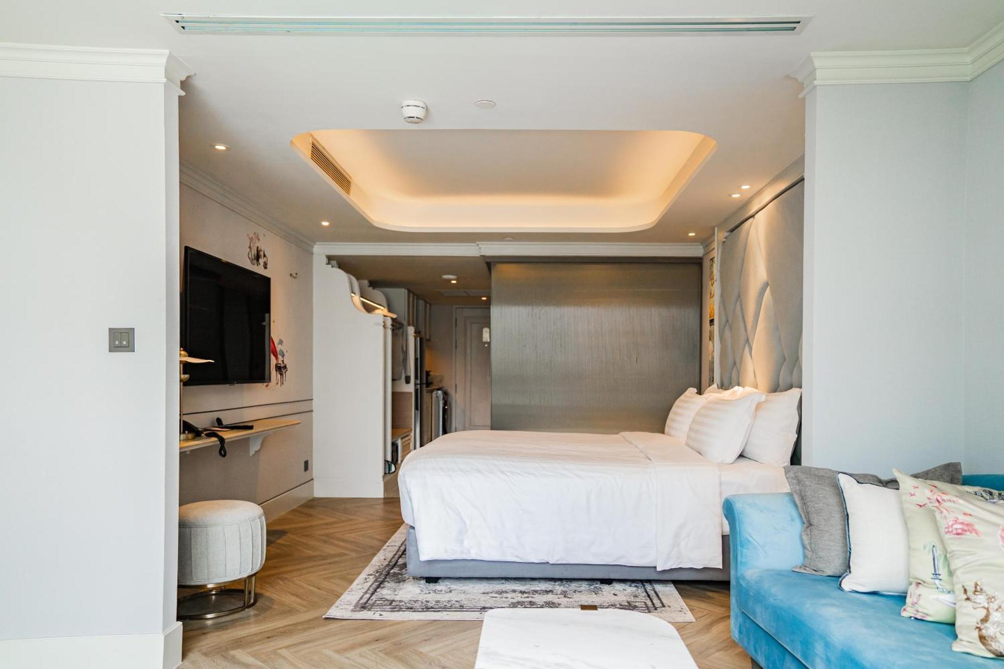 The Salil Hotel Riverside Bangkok Exteriér fotografie A bedroom at the hotel